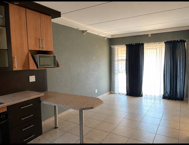 2 BEDROOM APARTMENT FOR SALE IN VANDERBIJLPARK SE 6